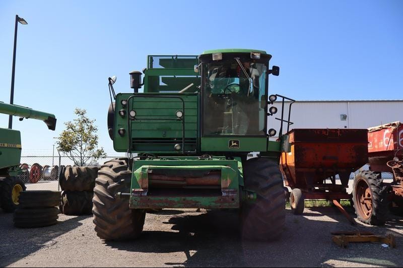 John Deere 7720 Titan II Equipment Image0