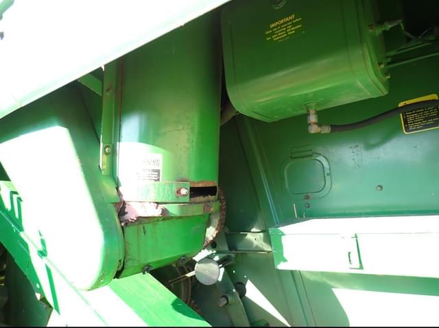 Image of John Deere 7720 Titan II equipment image 3