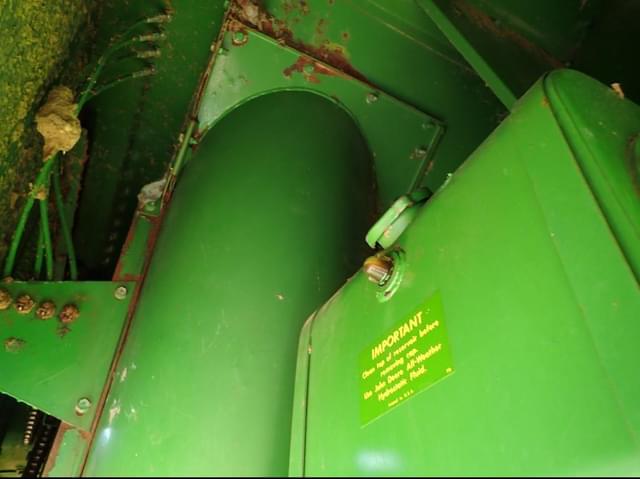 Image of John Deere 7720 Titan II equipment image 4