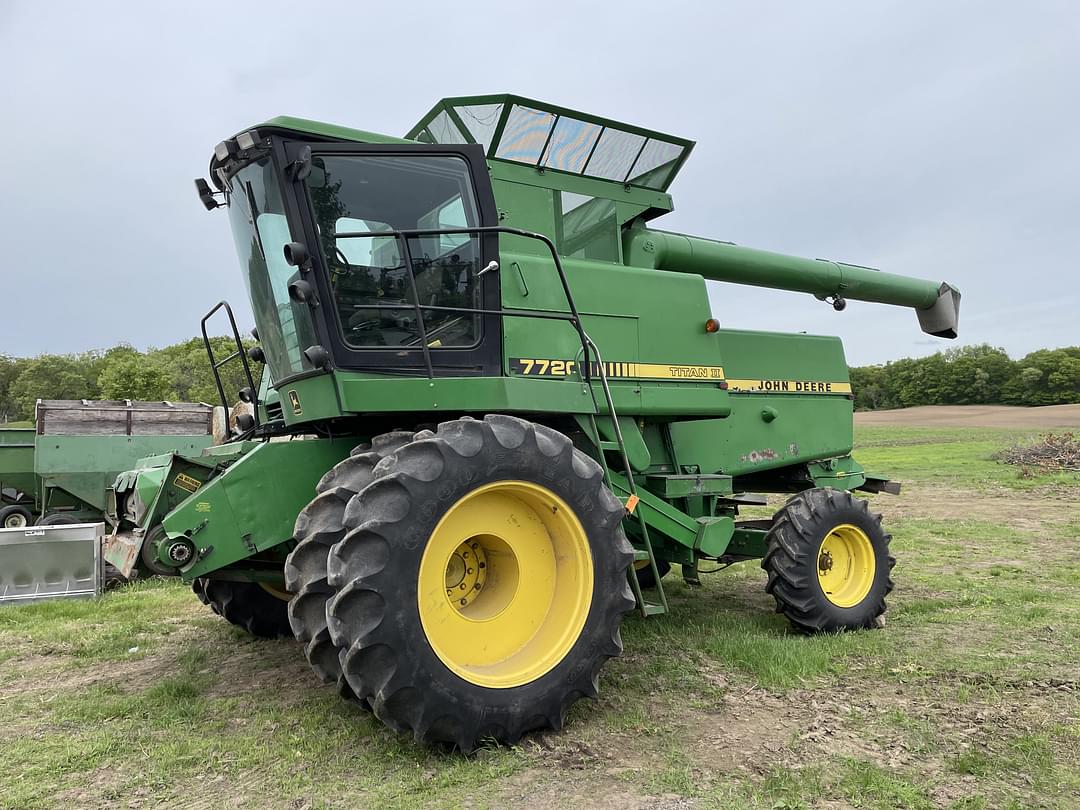 Image of John Deere 7720 Titan II Primary image