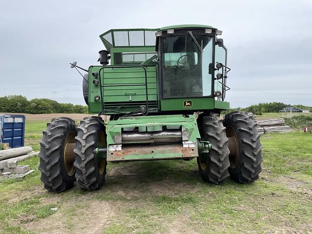 Image of John Deere 7720 Titan II equipment image 2
