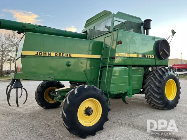 Image of John Deere 7720 Titan II equipment image 3