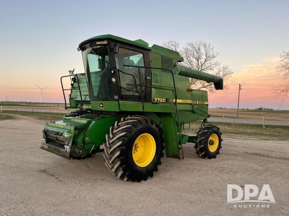 John Deere 7720 Titan II Equipment Image0