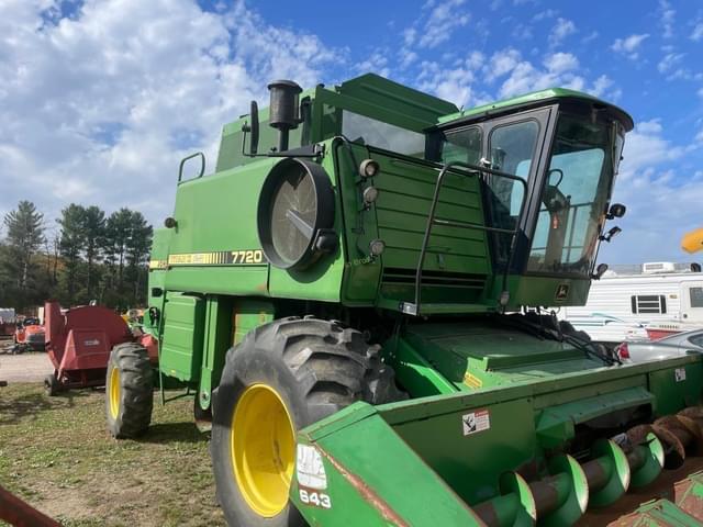 Image of John Deere 7720 Titan II equipment image 4