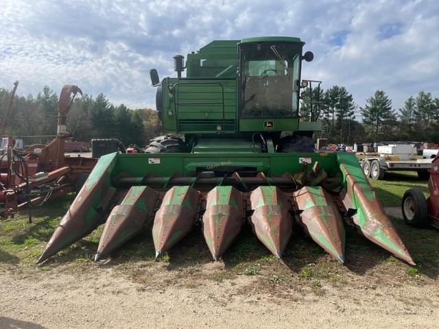 Image of John Deere 7720 Titan II equipment image 2