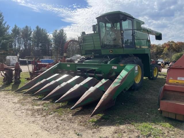 Image of John Deere 7720 Titan II equipment image 1