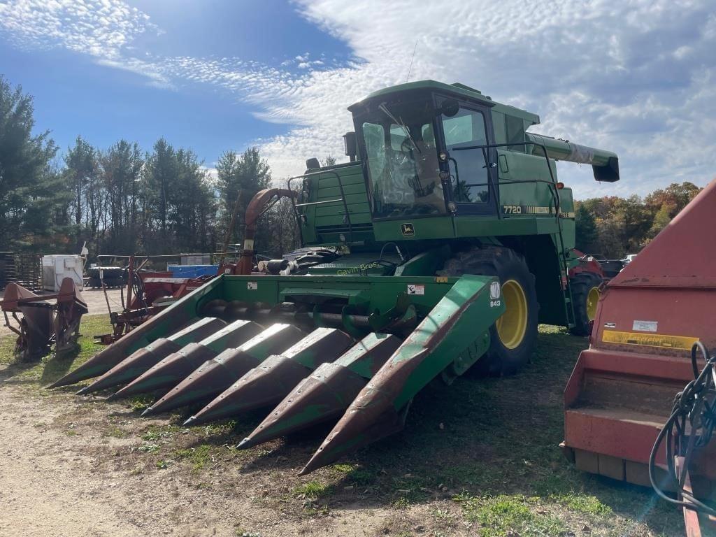 Image of John Deere 7720 Titan II Primary image