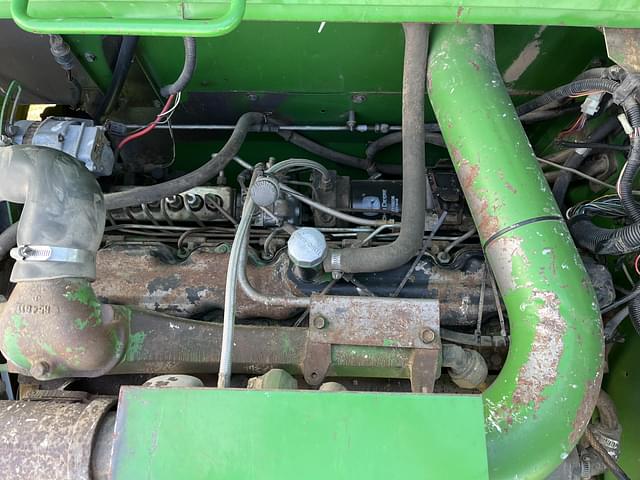 Image of John Deere 7722 Titan II equipment image 4