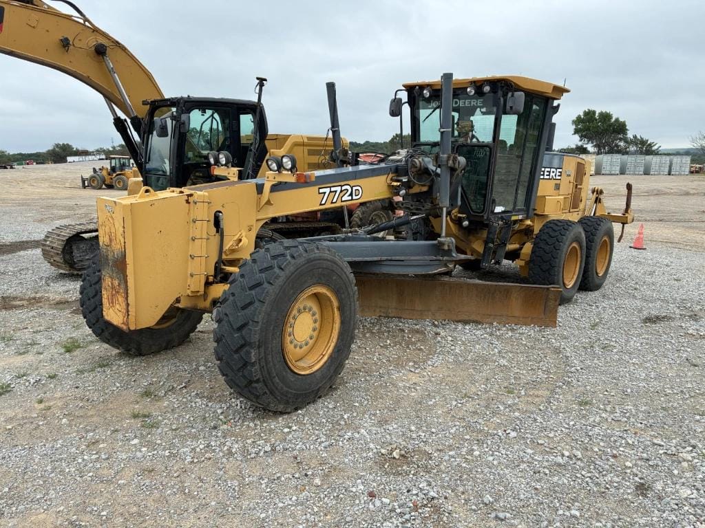 John Deere 772D Equipment Image0