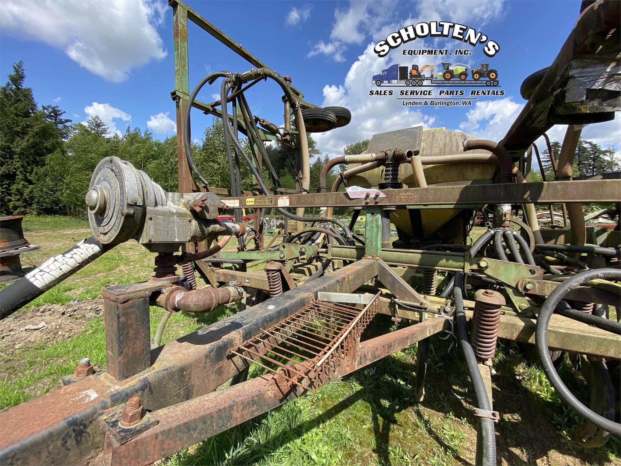 John Deere 775 Equipment Image0