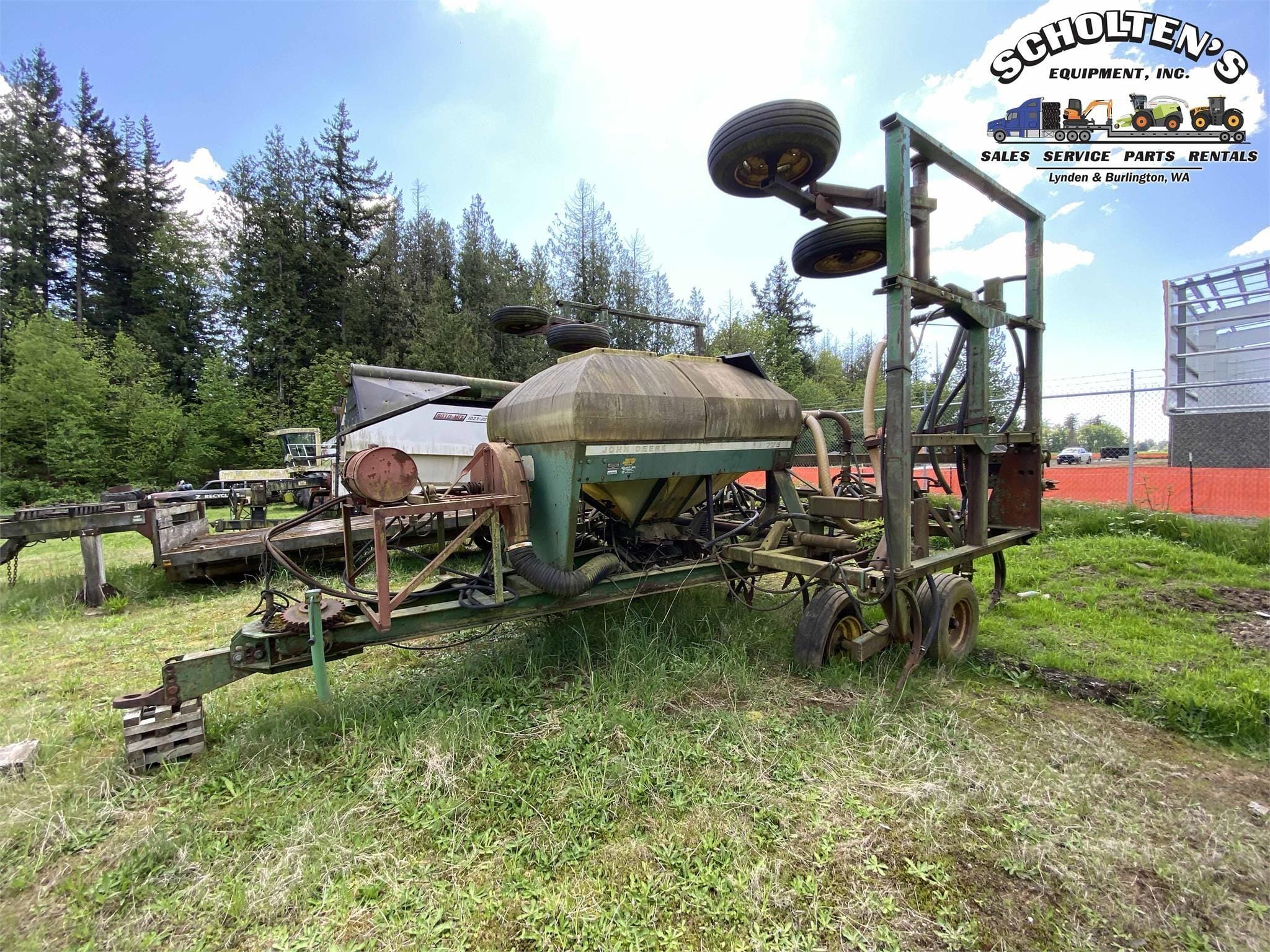 John Deere 775 Equipment Image0