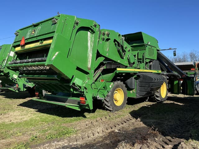 Image of John Deere 7760 equipment image 1