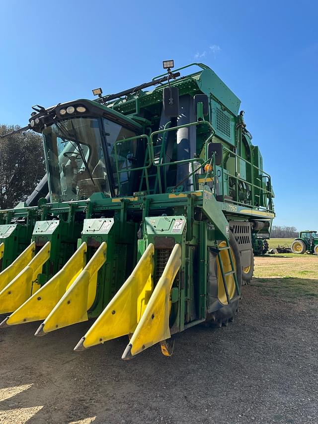 Image of John Deere 7760 equipment image 1