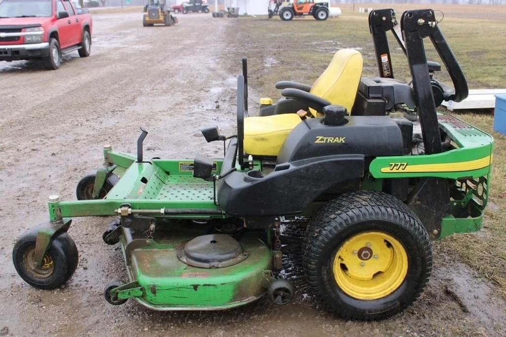 Image of John Deere 777 Primary image