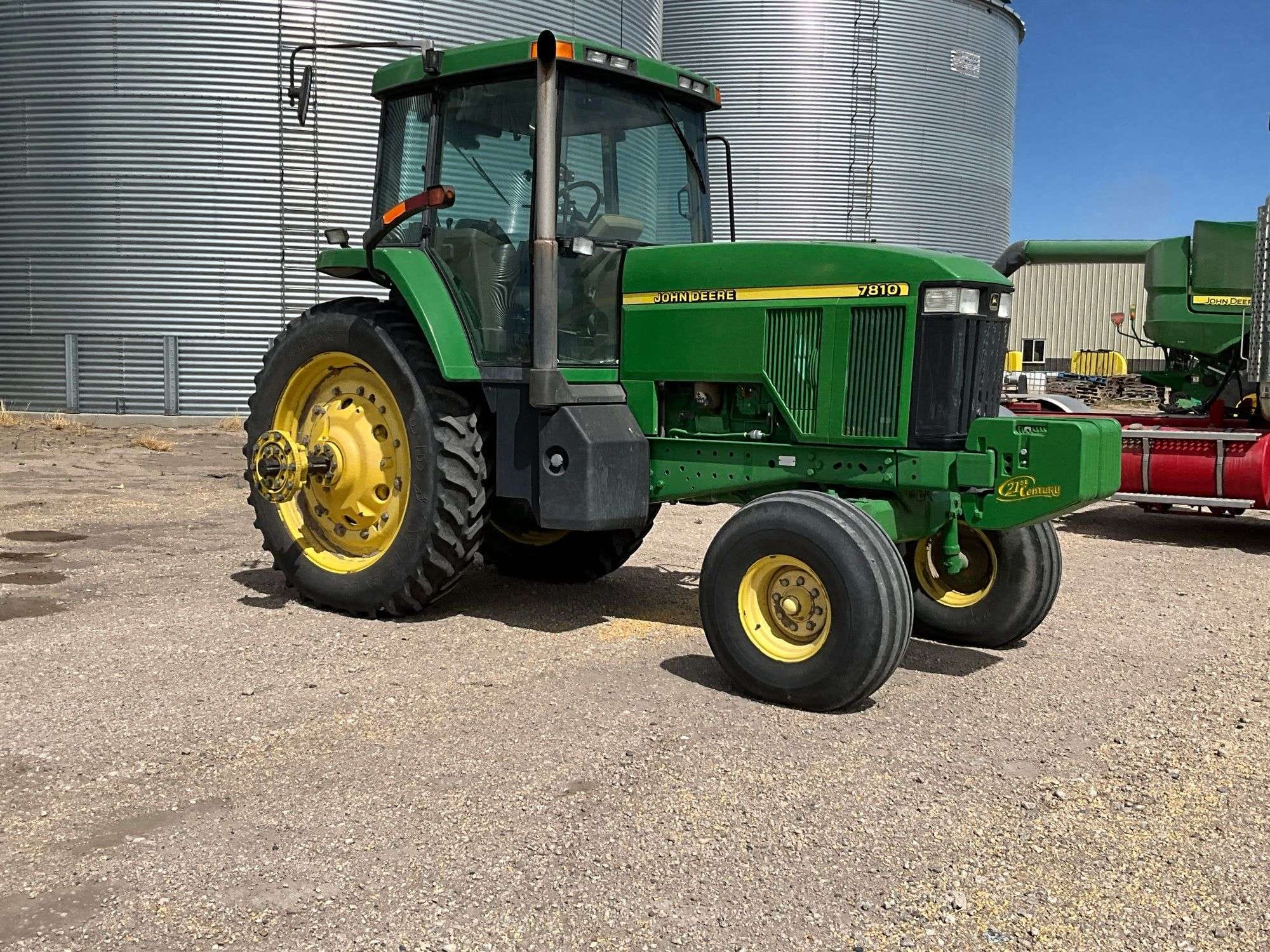 John Deere 7810 Equipment Image0