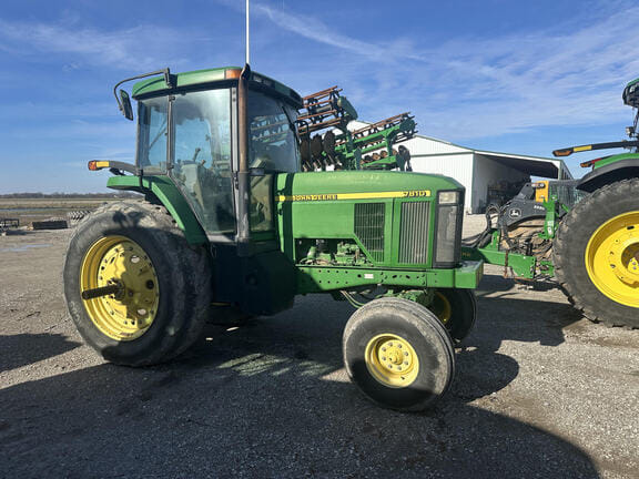 John Deere 7810 Equipment Image0