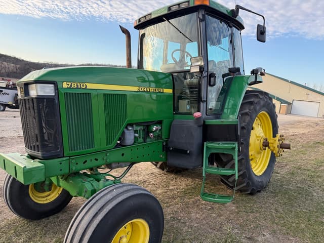Image of John Deere 7810 equipment image 1