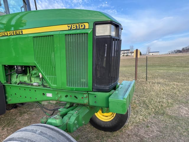 Image of John Deere 7810 equipment image 4