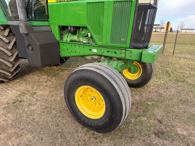 Image of John Deere 7810 equipment image 3