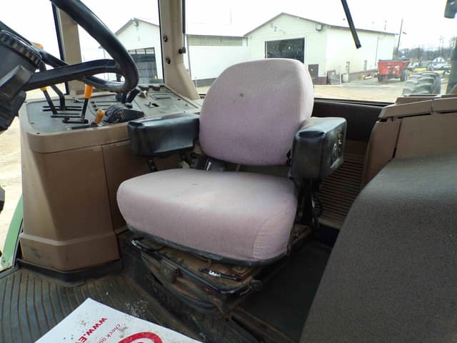 Image of John Deere 7810 equipment image 4