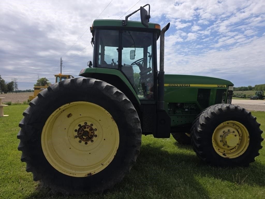 John Deere 7810 Equipment Image0