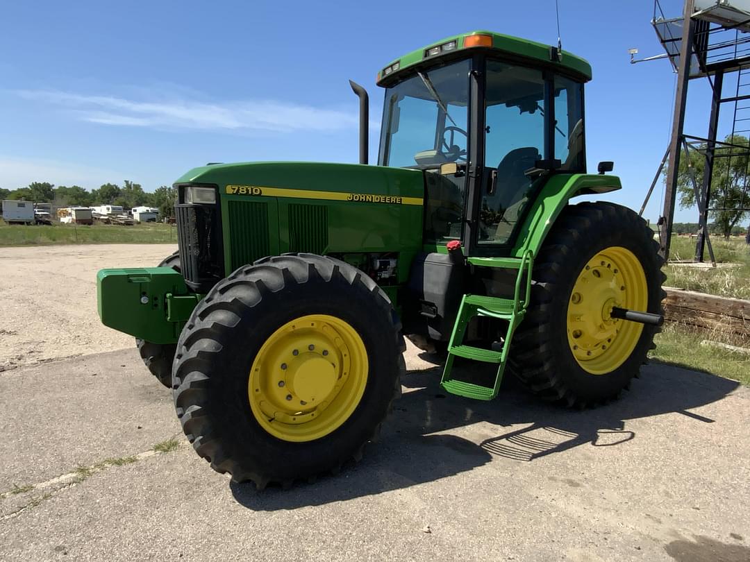 Image of John Deere 7810 Primary image