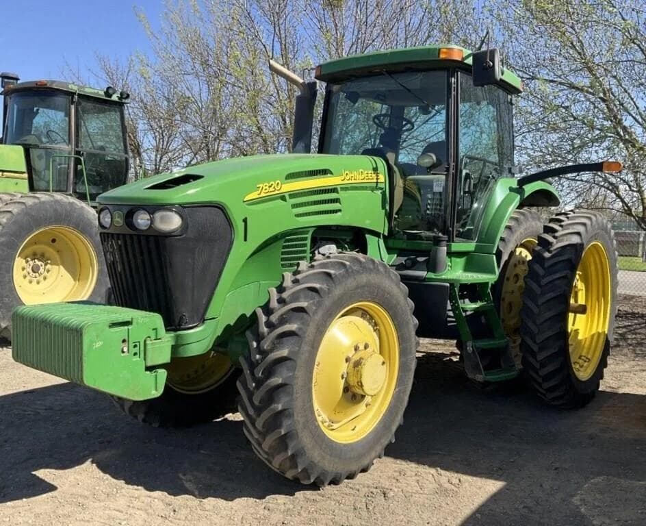 Image of John Deere 7820 Primary image