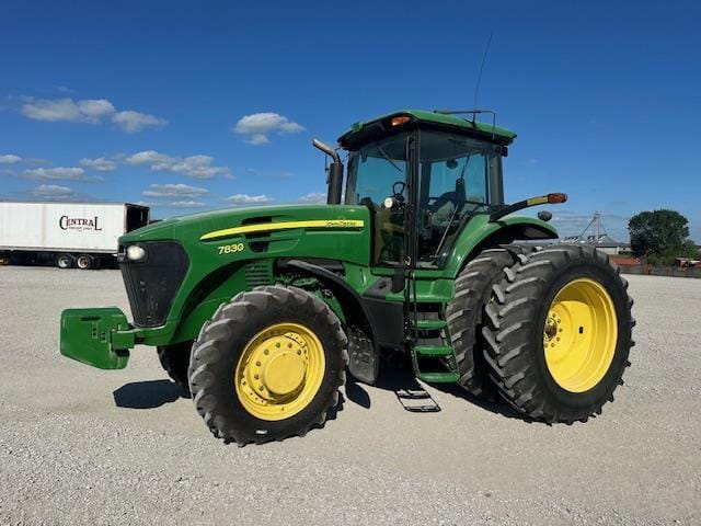 John Deere 7830 Equipment Image0