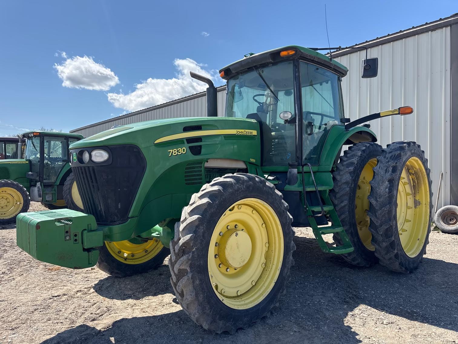 John Deere 7830 Equipment Image0