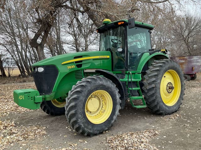 Image of John Deere 7830 equipment image 1
