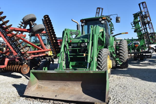 Image of John Deere 7830 equipment image 1