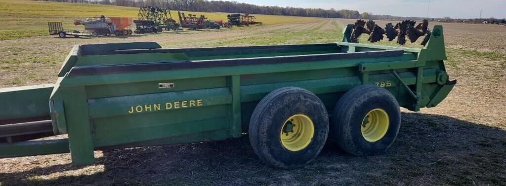 John Deere 785 Equipment Image0