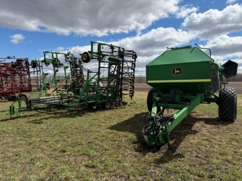 Image of John Deere 787 Primary image
