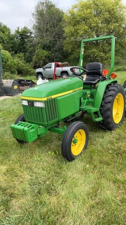 Image of John Deere 790 equipment image 1