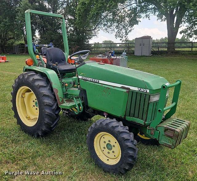 Image of John Deere 790 equipment image 2