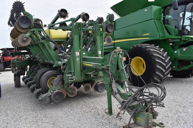 Image of John Deere 1790 equipment image 2