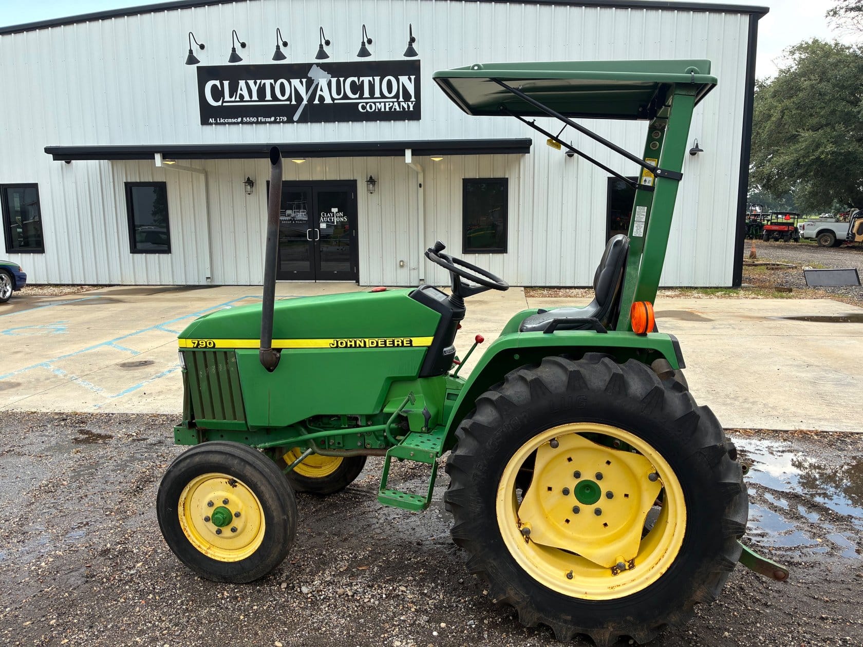 John Deere 790 Equipment Image0