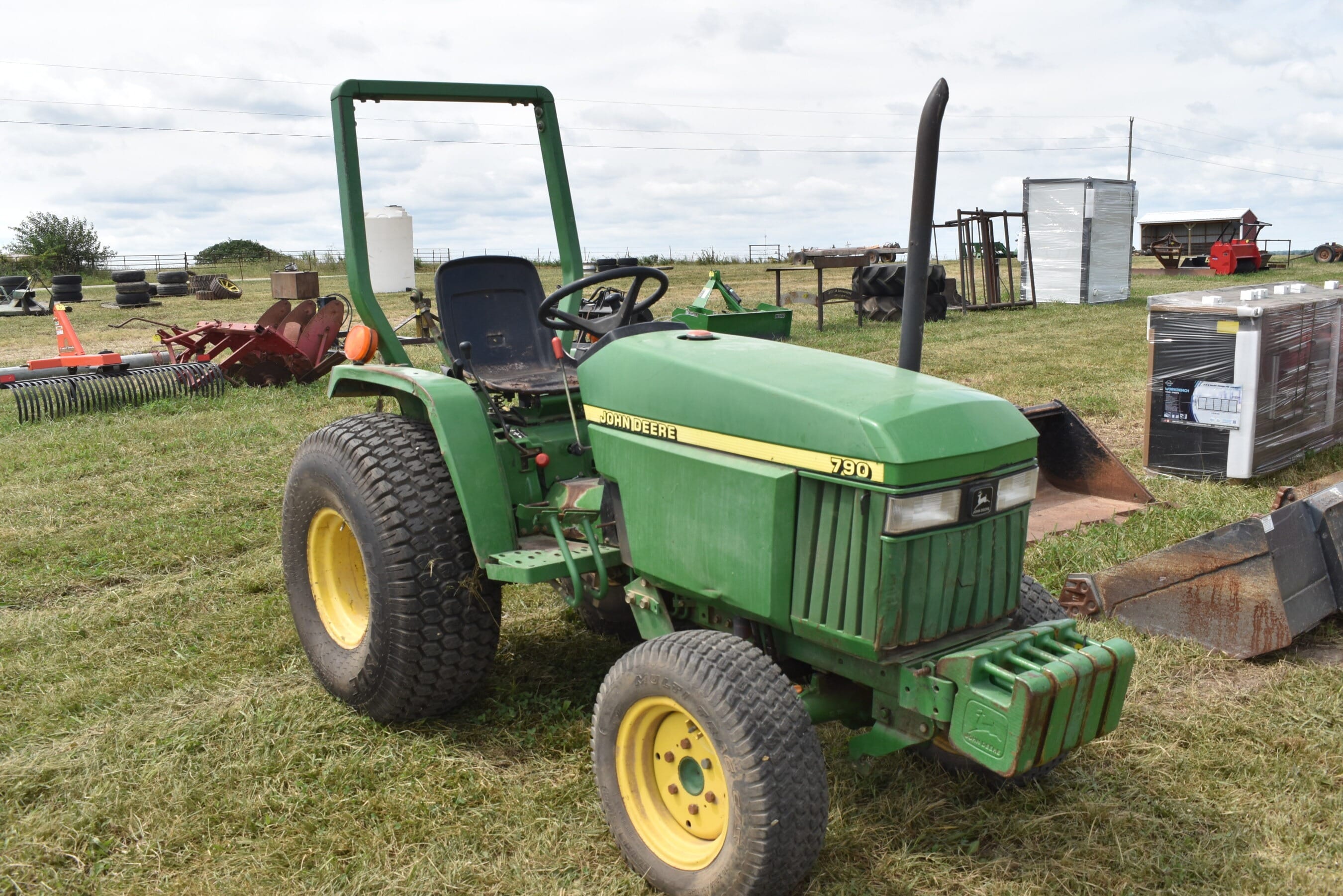 John Deere 790 Equipment Image0
