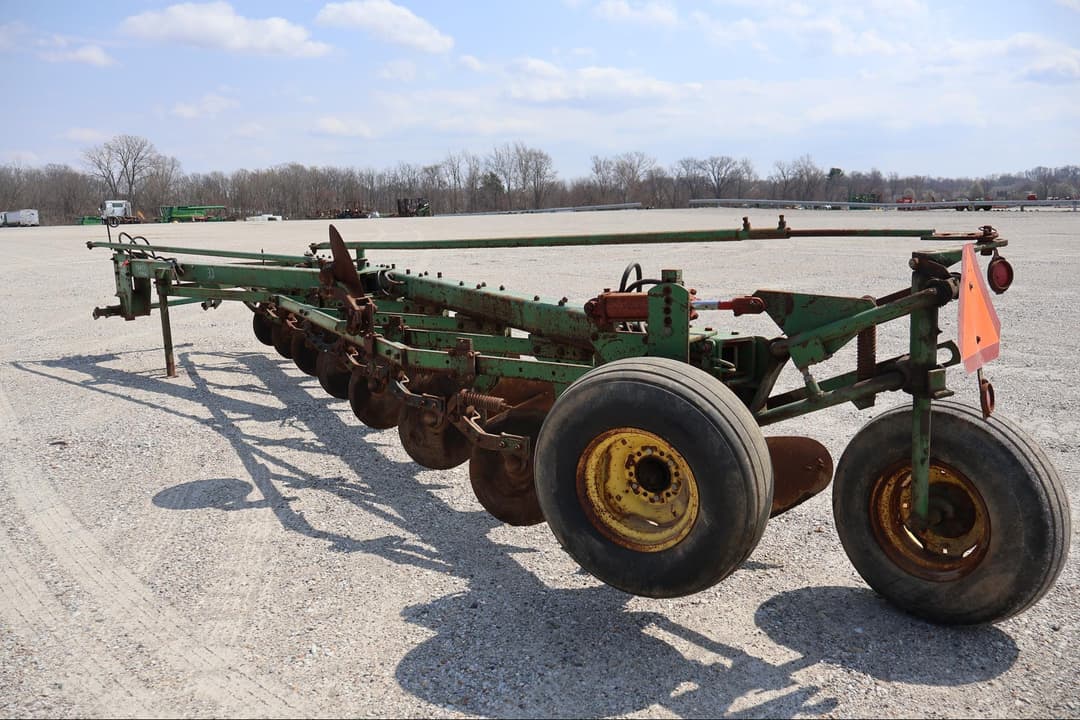 Image of John Deere 7B Image 1