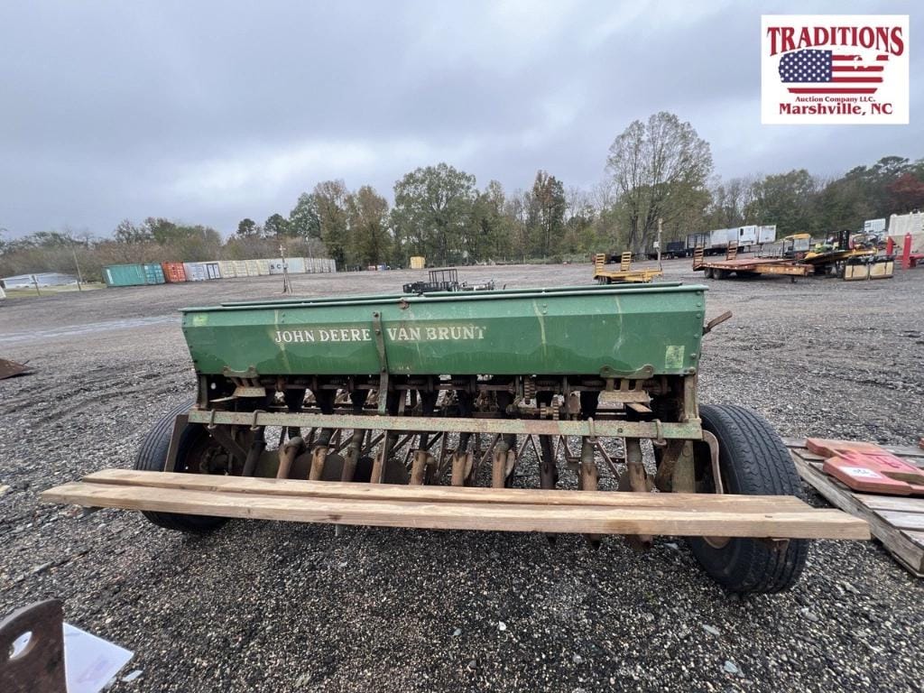 Main image John Deere Van Brunt