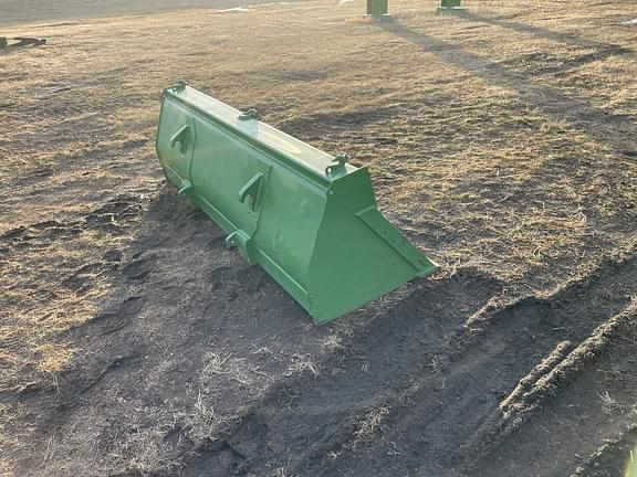 Image of John Deere Bucket equipment image 1