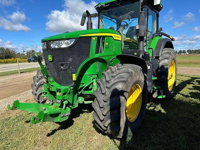 Image of John Deere 7R 210 equipment image 1