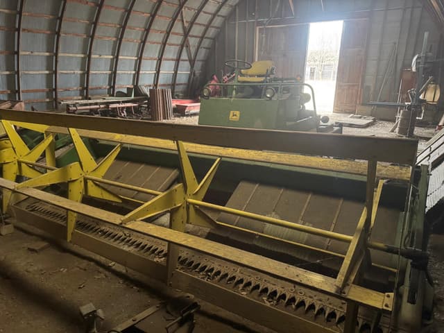 Image of John Deere 800 equipment image 1