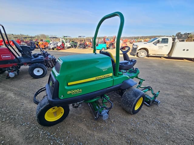 Image of John Deere 8000A equipment image 4
