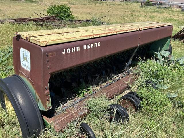 Image of John Deere 8300 equipment image 1
