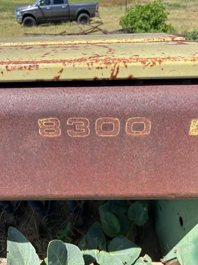 Image of John Deere 8300 equipment image 3