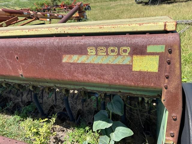 Image of John Deere 8200 equipment image 1