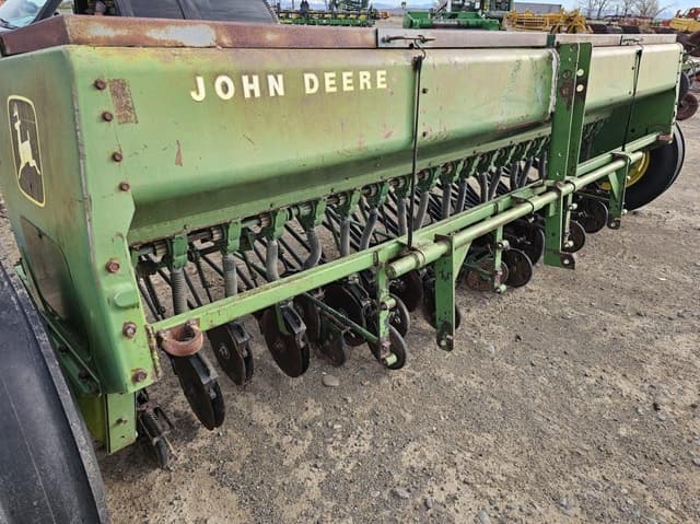Image of John Deere 8000 equipment image 4