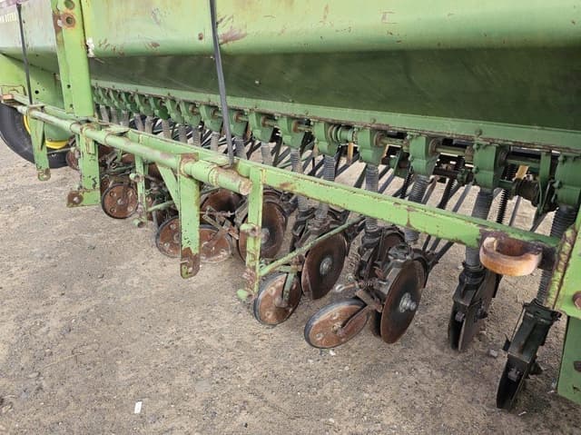 Image of John Deere 8000 equipment image 2