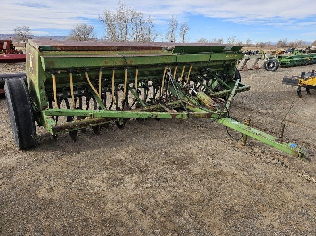 John Deere 8000 Equipment Image0